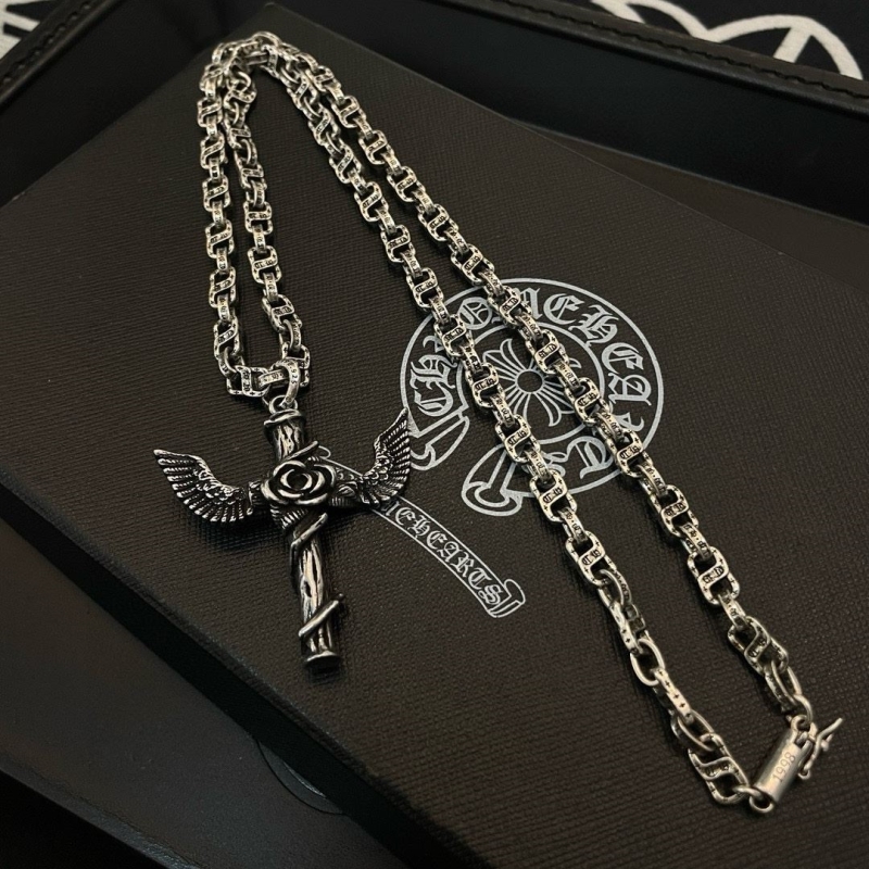 Ch*0me He**ts necklaces